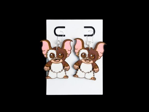 Gizmo wood earrings in brown and pink.