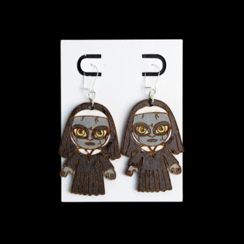 Nun earrings in white and black wood.