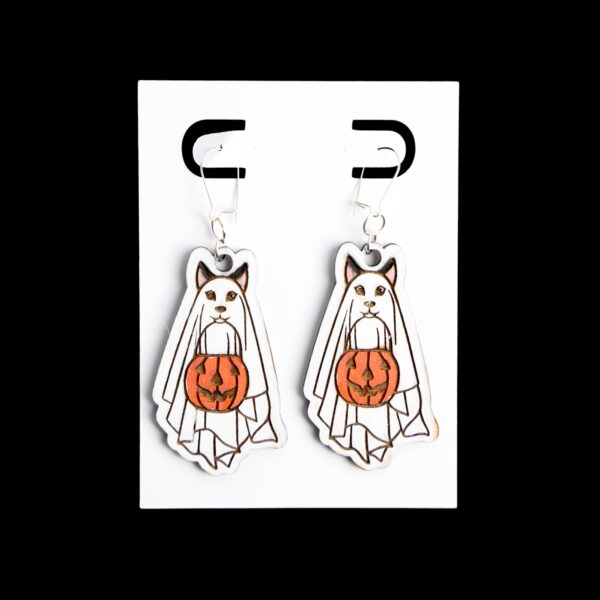 Husky Pumpkin Wood Earrings. These earrings are made with 1/8″ thickness basswood. These earrings are lightweight and hand painted.