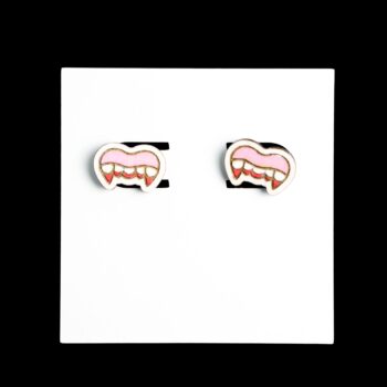 Vampire Teeth Stud Wood Earrings. These earrings are made with 1/8″ thickness basswood. These earrings are lightweight and hand painted.